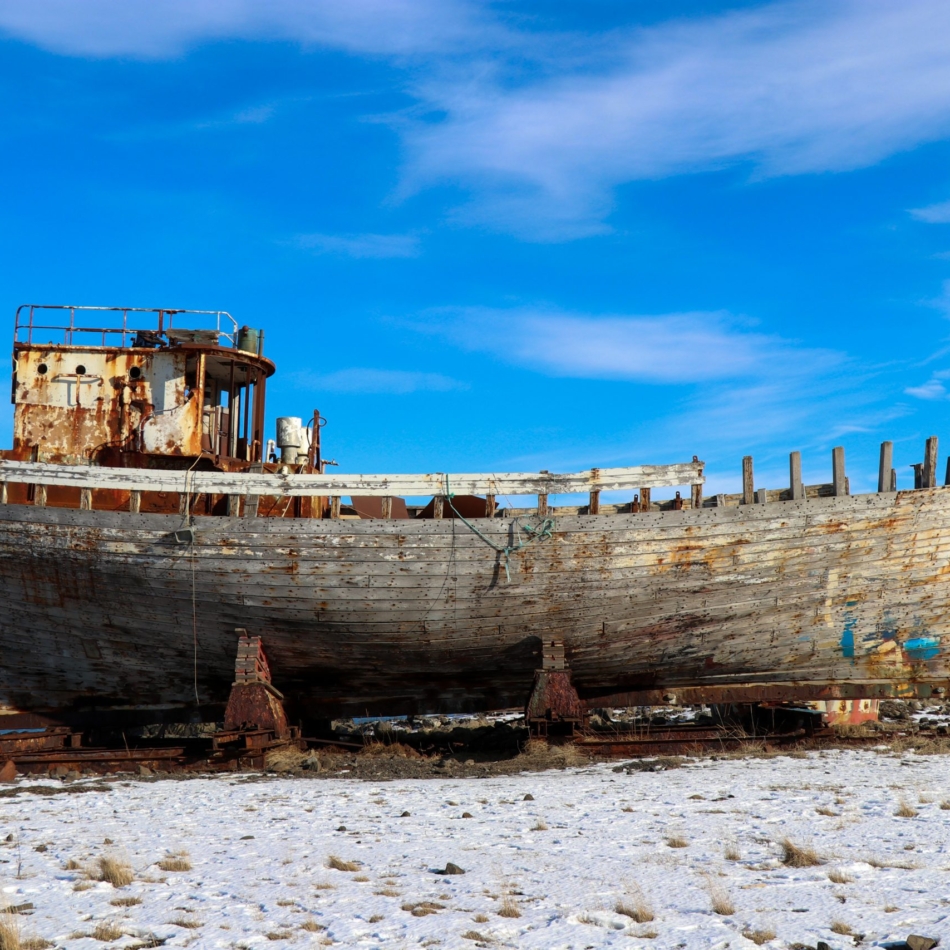 rusty boat 02